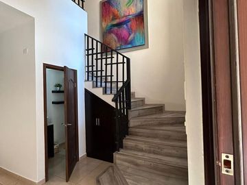 EN RENTA CASA  AMUEBLAD EN CORCELES RESIDENCIAL  
