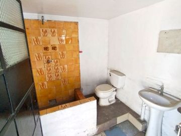 UN DEPARTAMENTO CON BENEFICIOS DE UNA CASA. Venta De Amplio Duplex Con Estacionamiento E Ingreso Privado Desde La Calle