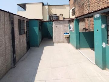 UN DEPARTAMENTO CON BENEFICIOS DE UNA CASA. Venta De Amplio Duplex Con Estacionamiento E Ingreso Privado Desde La Calle
