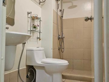 AVIDA TOWERS SAN LORENZO, 1 Bedroom Unit For Sale Makati City