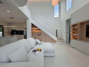 Modern 2-storey single house, city location near the airport only 5 km. or travel from the airport in less than 10 minutes.