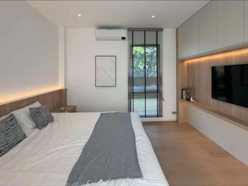 Modern 2-storey single house, city location near the airport only 5 km. or travel from the airport in less than 10 minutes.