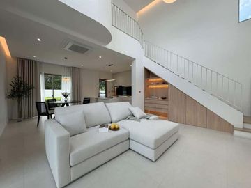 Modern 2-storey single house, city location near the airport only 5 km. or travel from the airport in less than 10 minutes.