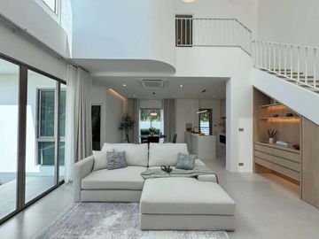 Modern 2-storey single house, city location near the airport only 5 km. or travel from the airport in less than 10 minutes.