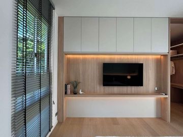 Modern 2-storey single house, city location near the airport only 5 km. or travel from the airport in less than 10 minutes.