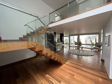 MODERNA CASA EN EXCLUSIVO CONDOMINIO, LA PLANICIE, 2DA ETAPA