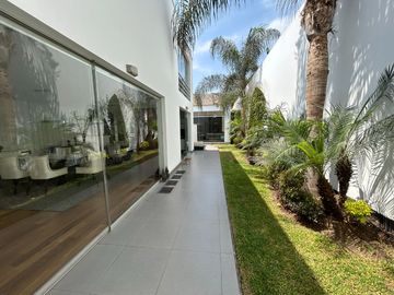 MODERNA CASA EN EXCLUSIVO CONDOMINIO, LA PLANICIE, 2DA ETAPA