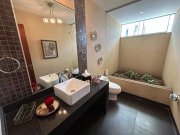 MODERNA CASA EN EXCLUSIVO CONDOMINIO, LA PLANICIE, 2DA ETAPA