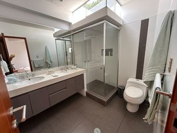 MODERNA CASA EN EXCLUSIVO CONDOMINIO, LA PLANICIE, 2DA ETAPA