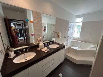 MODERNA CASA EN EXCLUSIVO CONDOMINIO, LA PLANICIE, 2DA ETAPA