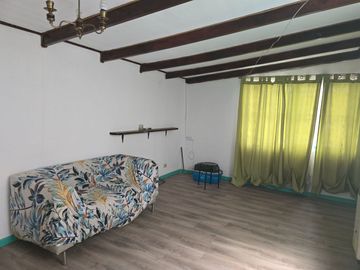 CASA EN VENTA EN CELERINO PEREIRA, METRO PRINCIPE DE GALES, ÑUÑOA