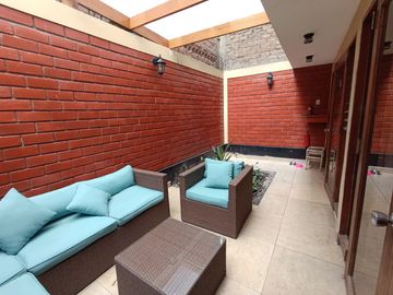 Se Vende Hermosa Y Acogedora Casa De 3 Pisos + Azotea
