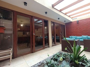 Se Vende Hermosa Y Acogedora Casa De 3 Pisos + Azotea