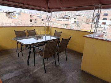 Se Vende Hermosa Y Acogedora Casa De 3 Pisos + Azotea