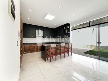 VENDO DUPLEX MODERNO EN LA MOLINA
