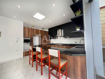VENDO DUPLEX MODERNO EN LA MOLINA