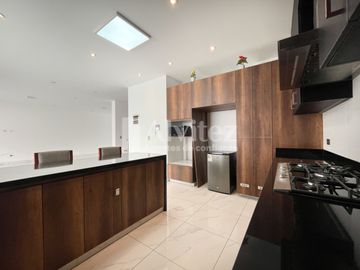 VENDO DUPLEX MODERNO EN LA MOLINA