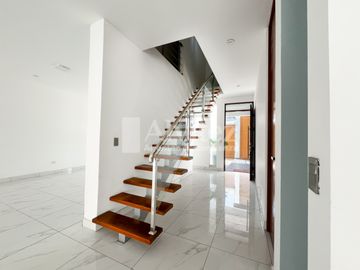 VENDO DUPLEX MODERNO EN LA MOLINA