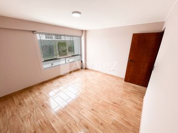 VENDO DUPLEX MODERNO EN LA MOLINA