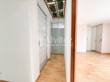 VENDO DUPLEX MODERNO EN LA MOLINA