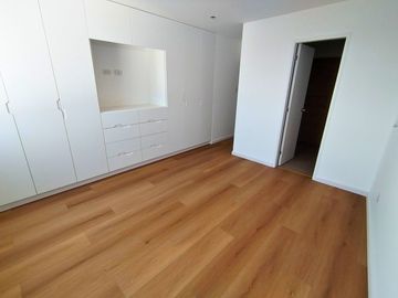 Surco CHACARILLA – DUPLEX Penthouse de 3dorm + Cocina Equipada + Terraza con Jardín + Balcón