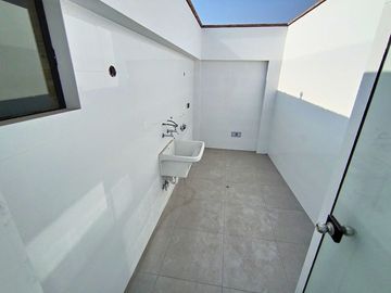 Surco CHACARILLA – DUPLEX Penthouse de 3dorm + Cocina Equipada + Terraza con Jardín + Balcón