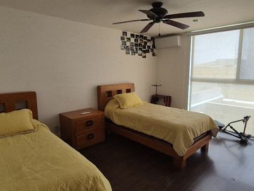 Residencia 5 Recamaras Privada Pedregal Fase 1 San Luis Potosi