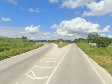 Terreno comercial en carretera de entrada a Acanceh