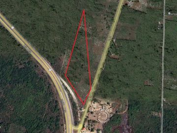 Terreno comercial en carretera de entrada a Acanceh