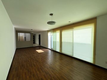 Casa en Venta en Horizontes 2 con Amplio patio.