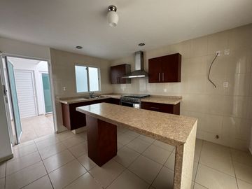 Casa en Venta en Horizontes 2 con Amplio patio.