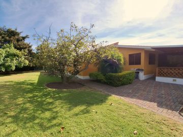 Casa 506 m2. + Terreno 1.926 m2. Sector Buena Esperanza, Tumbaco