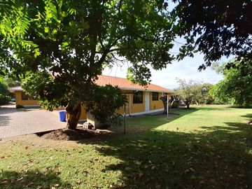Casa 506 m2. + Terreno 1.926 m2. Sector Buena Esperanza, Tumbaco