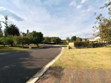 Casa 506 m2. + Terreno 1.926 m2. Sector Buena Esperanza, Tumbaco