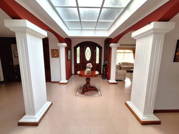 Casa 506 m2. + Terreno 1.926 m2. Sector Buena Esperanza, Tumbaco