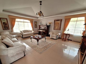 Casa 506 m2. + Terreno 1.926 m2. Sector Buena Esperanza, Tumbaco