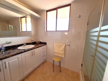 Casa 506 m2. + Terreno 1.926 m2. Sector Buena Esperanza, Tumbaco