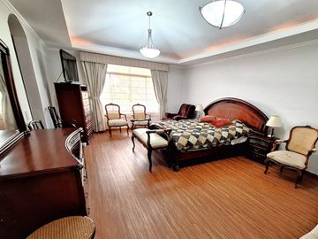 Casa 506 m2. + Terreno 1.926 m2. Sector Buena Esperanza, Tumbaco