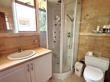 Casa 506 m2. + Terreno 1.926 m2. Sector Buena Esperanza, Tumbaco