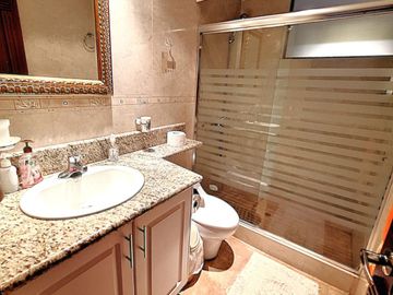 Casa 506 m2. + Terreno 1.926 m2. Sector Buena Esperanza, Tumbaco