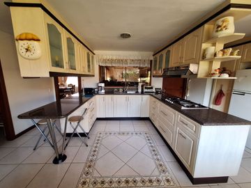 Casa 506 m2. + Terreno 1.926 m2. Sector Buena Esperanza, Tumbaco