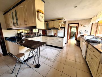 Casa 506 m2. + Terreno 1.926 m2. Sector Buena Esperanza, Tumbaco
