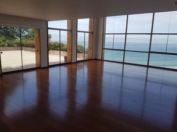VENDO DPTO DUPLEX  770MTS CON 5 ESTACIONAMIENTOS