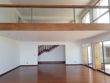 VENDO DPTO DUPLEX  770MTS CON 5 ESTACIONAMIENTOS