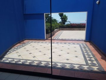 VENDO DPTO DUPLEX  770MTS CON 5 ESTACIONAMIENTOS