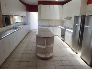 VENDO DPTO DUPLEX  770MTS CON 5 ESTACIONAMIENTOS