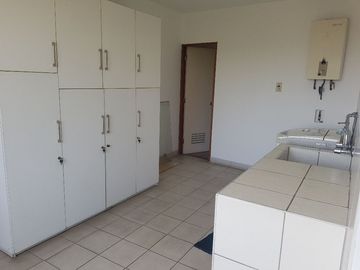 VENDO DPTO DUPLEX  770MTS CON 5 ESTACIONAMIENTOS