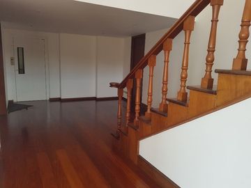 VENDO DPTO DUPLEX  770MTS CON 5 ESTACIONAMIENTOS