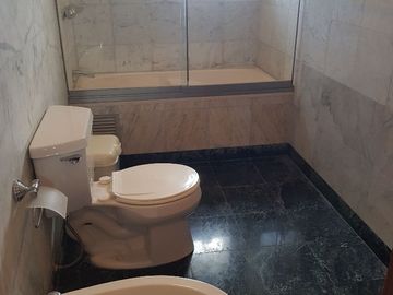 VENDO DPTO DUPLEX  770MTS CON 5 ESTACIONAMIENTOS
