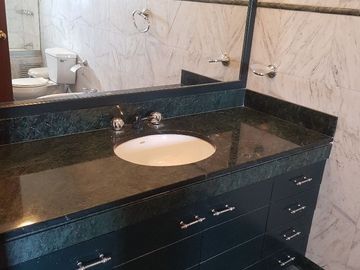 VENDO DPTO DUPLEX  770MTS CON 5 ESTACIONAMIENTOS